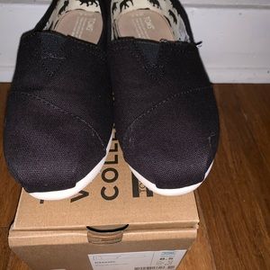 Toms classic canvas flats (women’s)